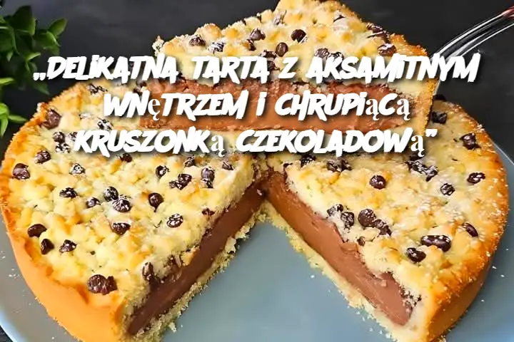 „Delikatna tarta z aksamitnym wnętrzem i chrupiącą kruszonką czekoladową”