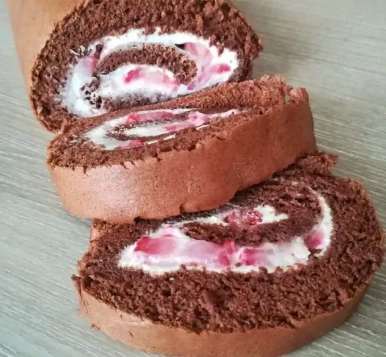 Ciasto z kremem kakaowym i ciastem francuskim
