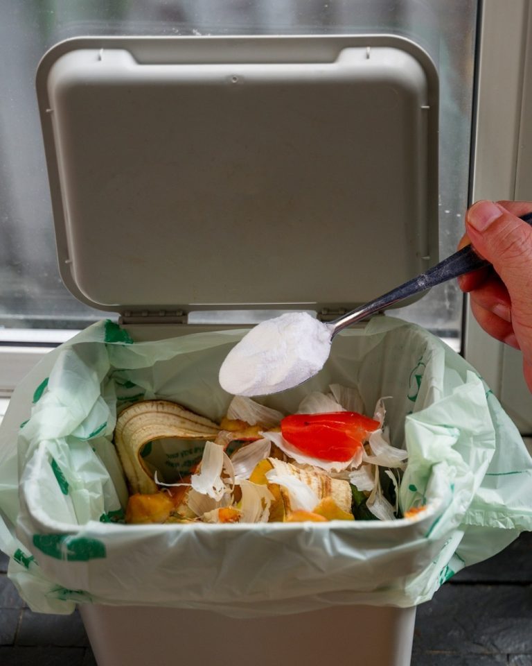 Jak naturalnie odświeżyć kosz na śmieci: skuteczne i ekologiczne rozwiązania